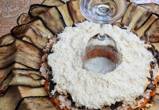 1. Этап. Салат с баклажанами и индейкой: Распределить последним слоем.