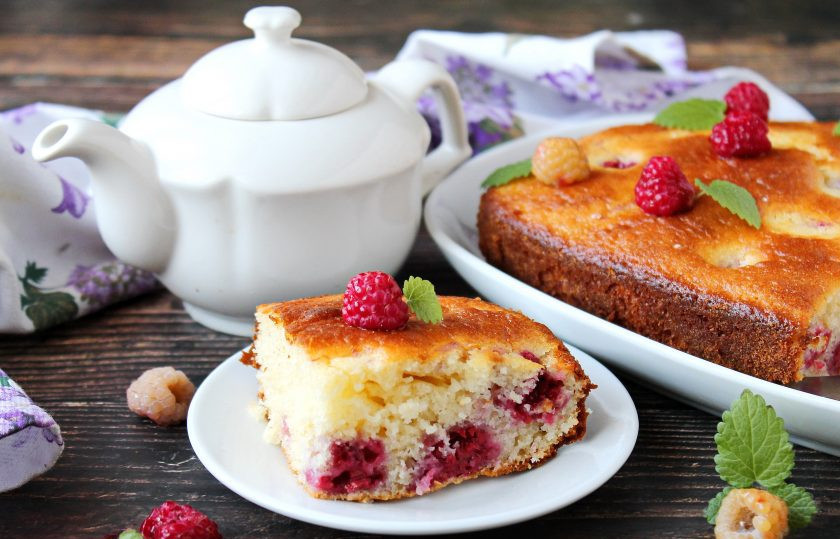 1. Этап. Пирог с малиной на кислом молоке: Наш пирог с малиной на кислом молоке готов. Приятного аппетита!