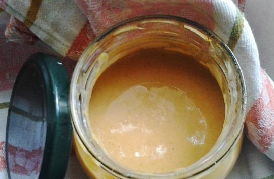 1. Этап. Горчица на рассоле из помидоров: 6. Закручиваем банку, накрываем ее полотенцем и оставляем при комнатной температуре часа на три-четыре (можно оставить на ночь).