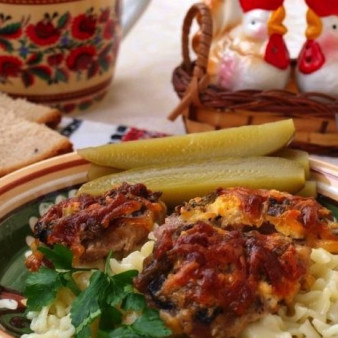 Шампиньоны со свининой в духовке