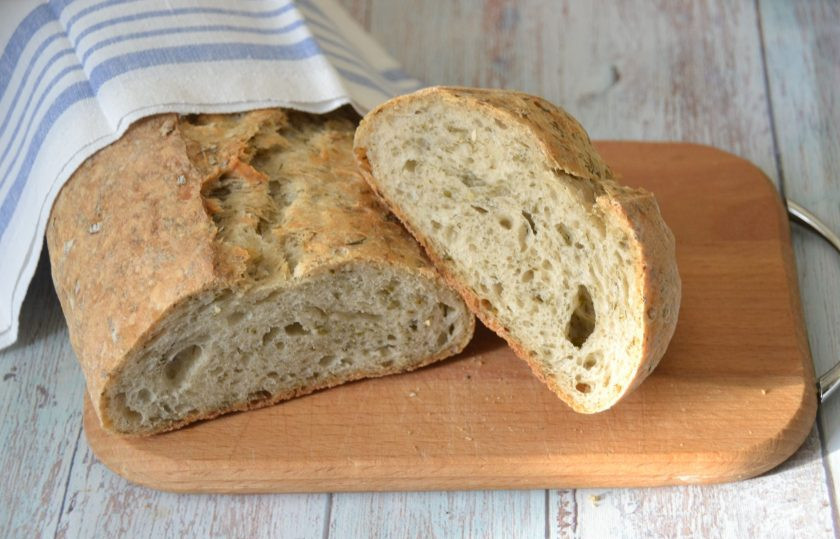 1. Этап. Хлеб с укропом: После того, как хлеб остыл, его можно подавать к столу. Он получился очень ароматным и вкусным. Вы точно не пожалеете потраченных сил и времени на приготовление этого хлеба.