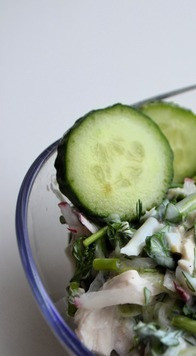 1. Этап. Окрошка с курицей: Или дольками огурца.