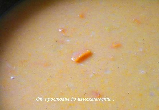 1. Этап. Тыквенный суп с апельсиновым соком: Верните пюре в сотейник, перемешайте.