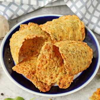 Сырные чипсы из сыра