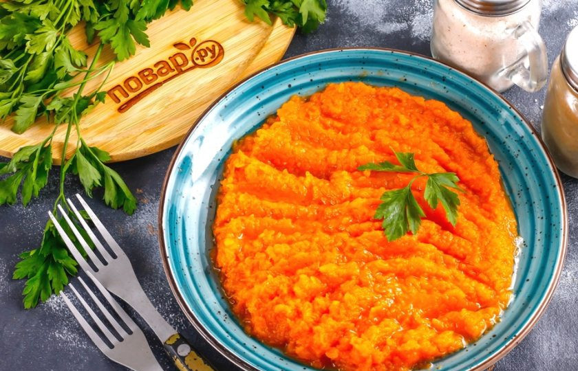 1. Этап. Тыквенное пюре: Выложите приготовленное пюре на тарелки, украсьте по своему вкусу и подайте к столу.