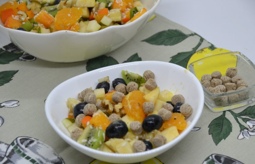 1. Этап. Постный фруктовый салат: При подаче посыпьте салат отрубями. Это вкусно и полезно! Приятного аппетита!