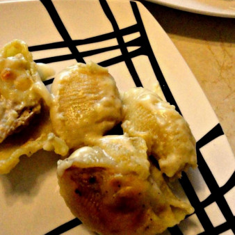 Фаршированные макароны под соусом Бешамель