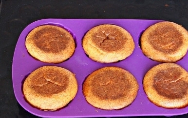 1. Этап. Сырники из творога и сметаны: И выпекаем в разогретой до 190 градусов духовке 20-30 минут.