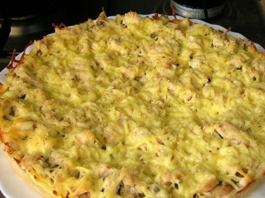 1. Этап. Пицца из песочного теста: 5. Выпекать в духовке еще 30 минут. Нарезать пиццу на кусочки и подавать.