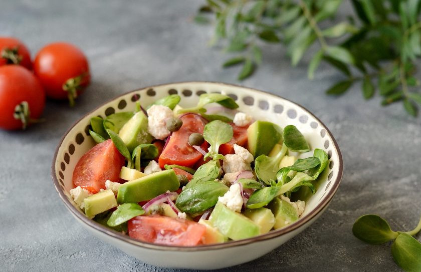 1. Этап. Салат с каперсами и авокадо: Салат с каперсами и авокадо готов, приятного аппетита!