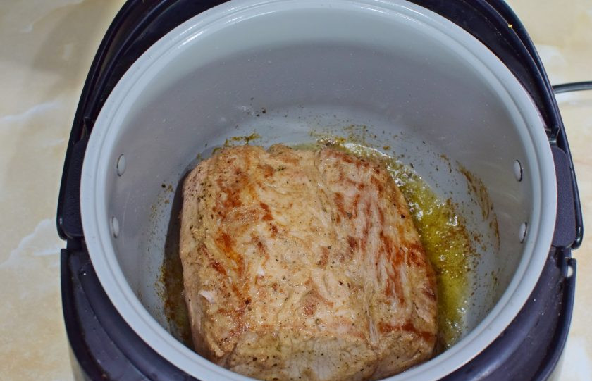 1. Этап. Карбонат в мультиварке: Для запекания включите мультиварку на режим 