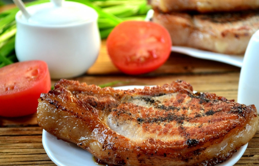 1. Этап. Отбивная из свинины на косточке: Отбивная из свинины на косточке готова! Подавайте с любимым гарниром и кушайте с удовольствием!