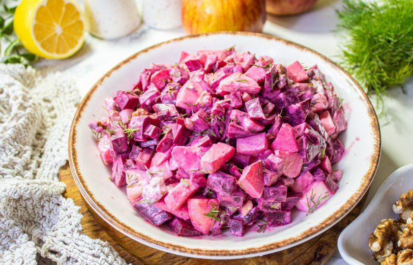 1. Этап. Салат со свеклой, сыром и яблоком: Наш салат готов! Приятного аппетита!