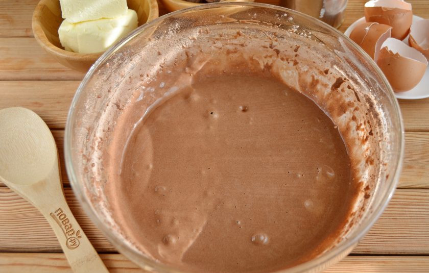 1. Этап. Шоколадный торт с орехами: 5. Тесто гладкое, не густое, воздушное!
