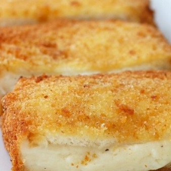 Жареный сэндвич с моцареллой