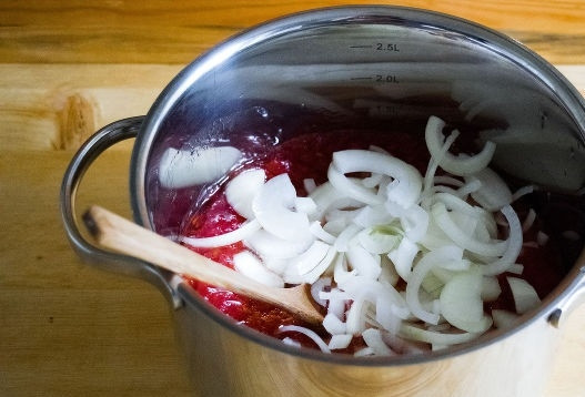 1. Этап. Салат на зиму из баклажанов: 6. Выложите в кастрюлю.