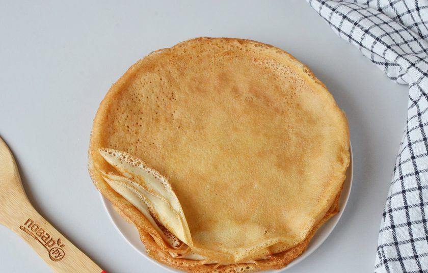 1. Этап. Блинчики с фруктовой начинкой: Повторите с оставшимся тестом. У меня сковорода большая, поэтому получилось 12 штук.