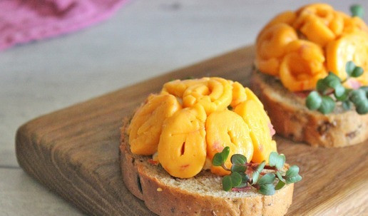 1. Этап. Закуска «Тайна»: Украсить микрозеленью.