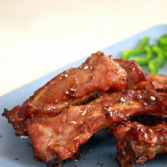 Запеченные свиные ребрышки