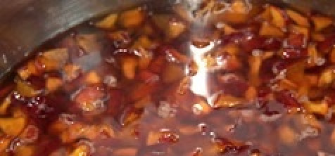 1. Этап. Варенье из персиков в сиропе: Так выглядит варенье после первого приваривания.