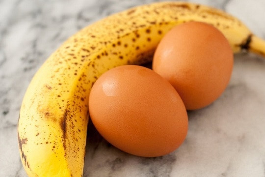 1. Этап. Оладьи из 2 ингредиентов: 1. Вот, собственно, и все наши ингредиенты, не считая масла для жарки.