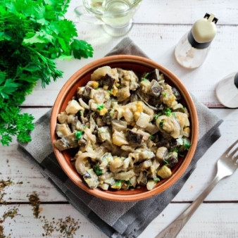 Салат из жареных баклажанов с майонезом