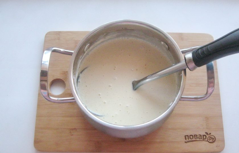 1. Этап. Пышные блины без дрожжей: Должно получится гладкое, однородное жидкое тесто. Дайте ему постоять 15-20 минут и приступайте к приготовлению блинов.