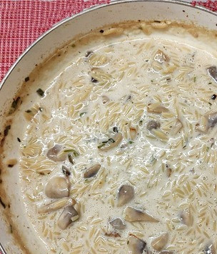 1. Этап. Ризотто из пасты с грибами: Хорошо перемешать.