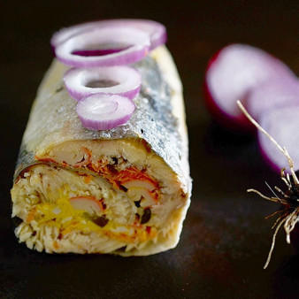 Рулет из рыбы с овощами