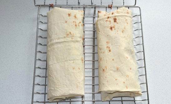 1. Этап. Шаурма на гриле: Выложите на решетку.