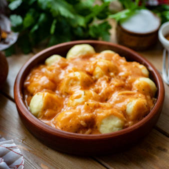 Картофельные шарики в соусе