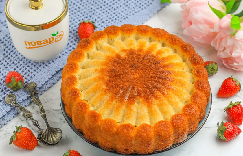 1. Этап. Пирог из мороженого: Подайте к столу в горячем или холодном виде. Приятного вам аппетита!