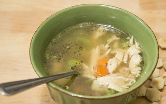 1. Этап. Суп для малышей: 5. Проварите супчик еще пару минут — и все, можно подавать к столу. Кстати, к нему отлично подойдут домашние сухарики. Приятного аппетита!