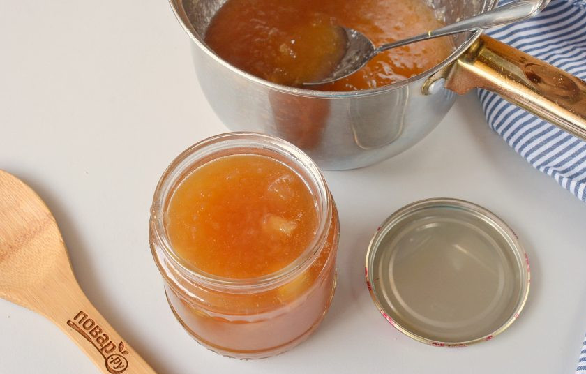 1. Этап. Варенье из яблок и лимона: Разложите по стерильным банкам, закатайте варенье. Храните в прохладном месте.