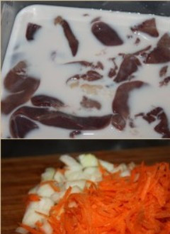 1. Этап. Печеночный паштет в мультиварке: 2. Замачиваем печень в молоке (чтобы сделать ее нежнее и убрать лишнюю горечь), а тем временем нарезаем лук и морковь. Лучше воспользоваться теркой.