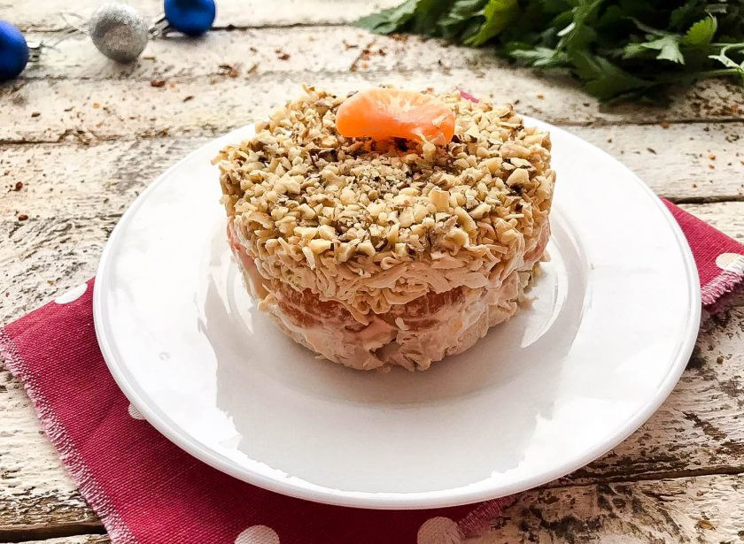 1. Этап. Салат с мандаринами: Салат с мандаринами готов. Приятного аппетита!