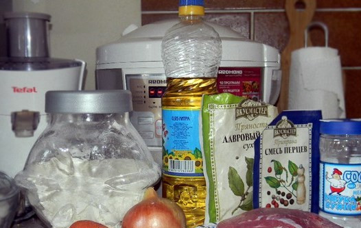 1. Этап. Говядина, тушеная в мультиварке Поларис: Подготовим все необходимые для приготовления продукты.