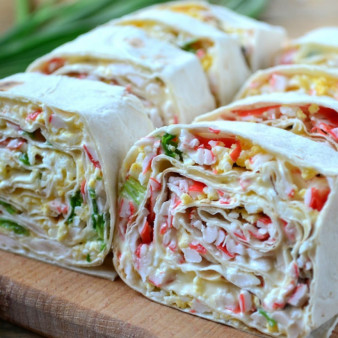 Закуска из лаваша с крабовыми палочками