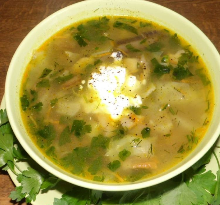 1. Этап. Грибной суп с капустой: Готовый суп нужно настоять 20 минут под крышкой. Подаем со сметаной, приятного аппетита!