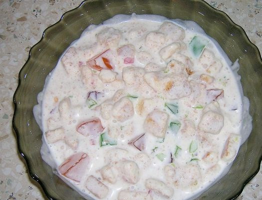 1. Этап. Торт Разбитое стекло: Полученную массу переложите в емкость в которой будет застывать наш торт.