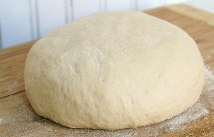 1. Этап. Быстрое дрожжевое тесто на кефире: 8. После этого можно тесто выкладывать на основную поверхность и делать из него нужные заготовки для выпечки.