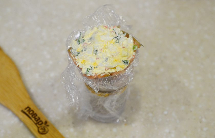 1. Этап. Закуска Колокольчики: 6. Заполните формы начинкой и уберите в холодильник на несколько часов.