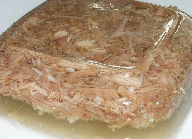 1. Этап. Холодец из баранины: 4. Оставим в холодильнике до полного застывания. А потом переворачиваем форму и получим такой красивый холодец!