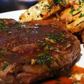 Говядина под соусом