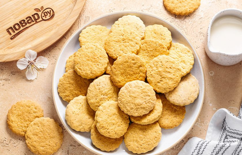 1. Этап. Печенье Mинутка без маргарина: Готовое печенье остудите на решетке, по желанию его можно посыпать сахарной пудрой. Печенье 