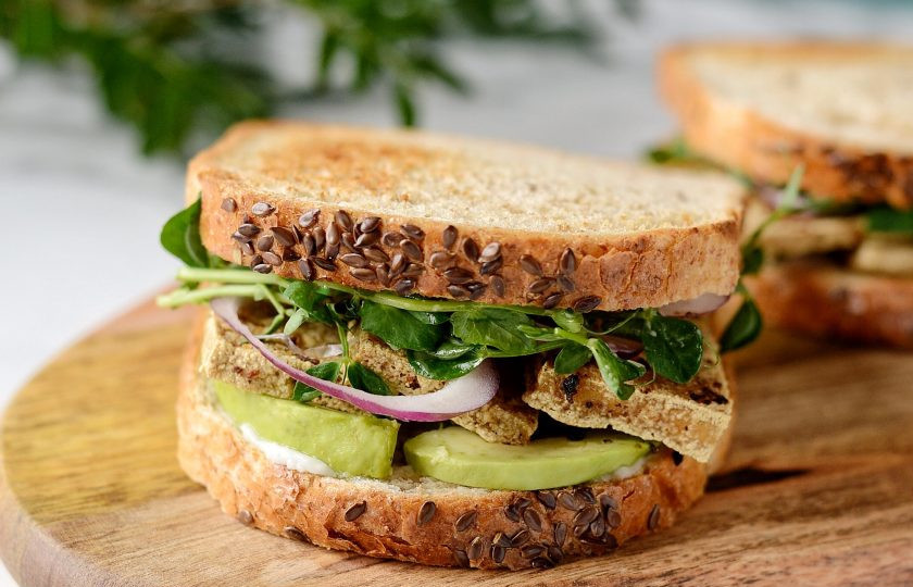 1. Этап. Бутерброды с тофу: Бутерброды с тофу готовы. Приятного аппетита!