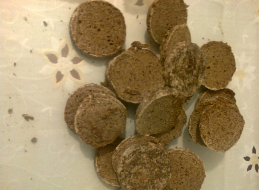 1. Этап. Торт из пряников и бананов: Рассказываю, как приготовить торт из пряников с бананами в домашних условиях: 1. Разрезаем пряники в доль на 3 части.