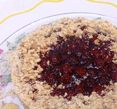 1. Этап. Творожно-ванильный пирог с вишней: Вишню с сахаром и крахмалом поставить на огонь. Помешивая довести до кипения и проварить на медленном нагреве до загустения. Готовый пирога вытащить и залить вишневым слоем и снова поместить в отключенную духовку на 10 - 20 минут. Затем вытащить из духовки и дать полностью остыть.