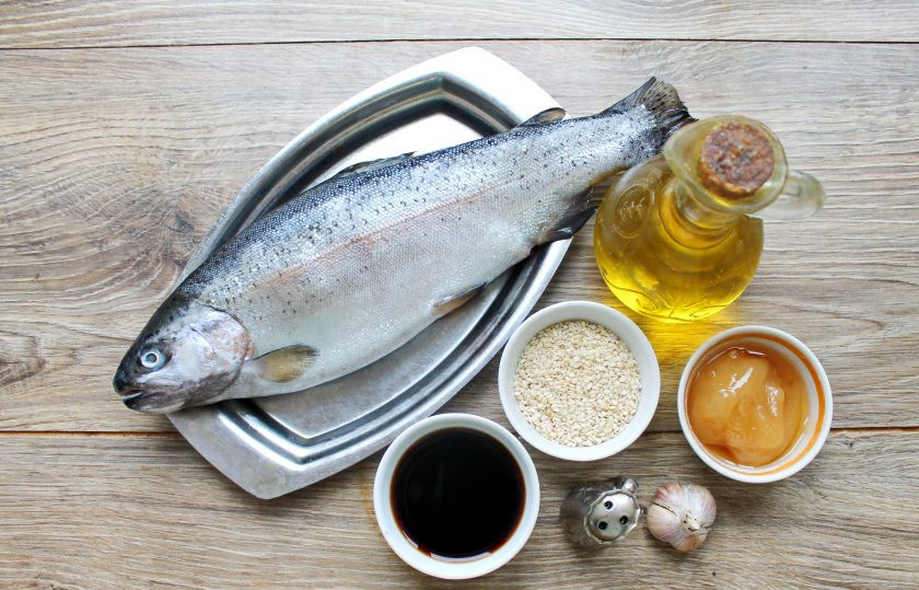 1. Этап. Форель в медово-соевом соусе: Подготовьте все необходимые ингредиенты для приготовления форели в медово-соевом соусе.