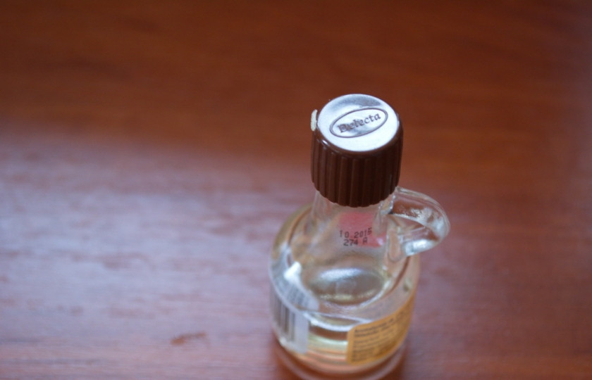 1. Этап. Горячий шоколад из Киндера: В массу добавьте ваниль (несколько капель).